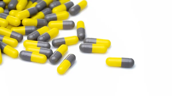 Желтый Серый Пробиотик Капсулы Таблетки Белом Фоне Дополнение Пробиотиками Здоровье — стоковое фото