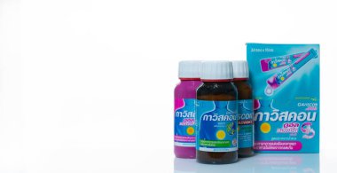 CHONBURI, THAILAND-HAZİRAN 30, 2023 Gaviscon ürünleri. Mide ekşimesi ve asit reflüsü ve GERD semptomlarının yol açtığı hazımsızlık tedavisi. Gastroözofagus reflüsü ve üst sindirim rahatsızlığı rahatlaması..