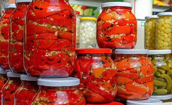 Hausgemachtes Bio Gemüse Glasgefäßen Auf Dem Markt Verkauft — Stockfoto