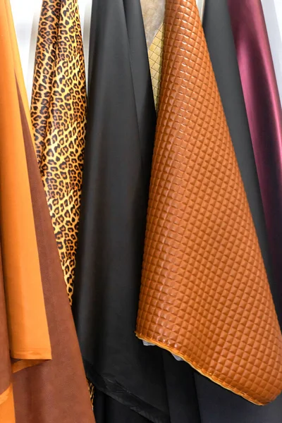 Образцы Текстиля Узоры Стене Студии Дизайна Одежды — стоковое фото