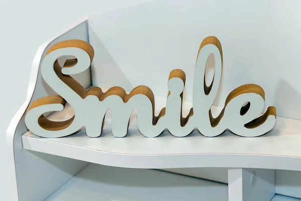 Señal Palabra Texto Sonrisa Estante Madera — Foto de Stock
