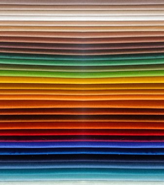 Renkli mobilya örneklerinin seçimi tekstil arka planı