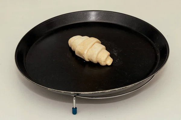 Pastelaria Crua Croissant Manteiga Congelada Bandeja Metal Pronta Para Assar — Fotografia de Stock