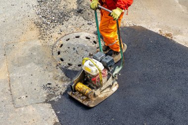 Sokaktaki kaldırım işleri için titreşimli plaka sıkıştırma makinesi