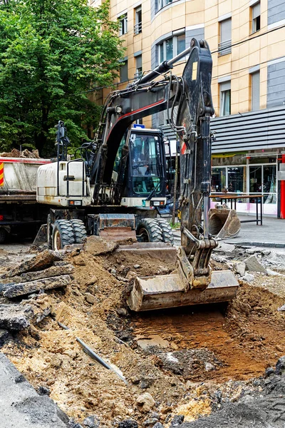 都市部の街路工事現場での復旧工事 — ストック写真