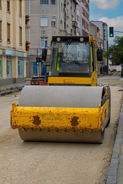 Industrial machine roller for repairing urban street roads