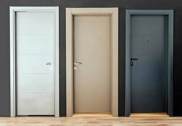Moderne Geschlossene Holztüren Inneren Des Korridors Stockfoto