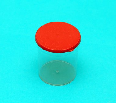 Tıbbi örnekler için kırmızı kapaklı boş plastik kap