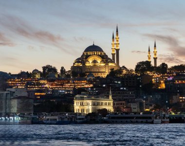 Günbatımında İstanbul 'da tepedeki ünlü Süleyman Camii