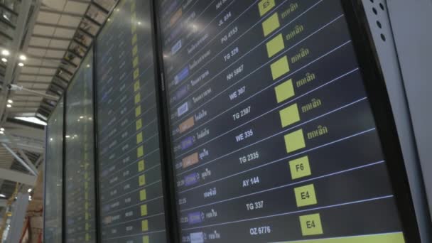 March 2022 Bangkok Thailand Pov Flight Information Board Airport Departure — Stock Video