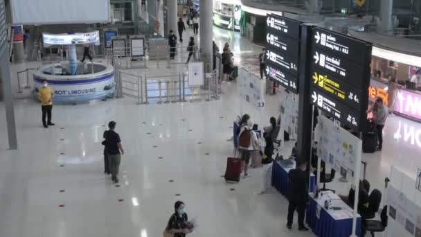 2022年5月12日 バンコク スワンナプーム空港ターミナル到着地の眺め — ストック動画