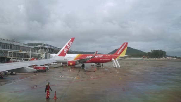 June2 2022 Phuket Thailand View Airplane Airasia While Operating Phuket — Wideo stockowe