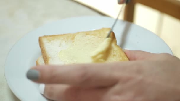 Closeup Video Spread Fresh Butter Toasted Sliced Bread Breakfast Healthy — Stockvideo