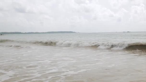 Wybrzeże Morze Brzeg Biały Piasek Gładka Plaża Turkusowym Tropikalnym Morzu — Wideo stockowe