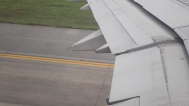Havaalanında taksideyken uçak kabininin içini görmek, ulaşım videosu.