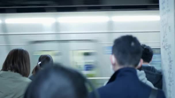 November 2022 Fukuoka Japan Menschen Stehen Schlange Auf Den Bahn — Stockvideo