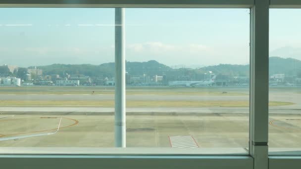 Kasım 2022 Fukuoka Havaalanı Japonya Sabah Saatlerinde Güneş Işığı Alan — Stok video