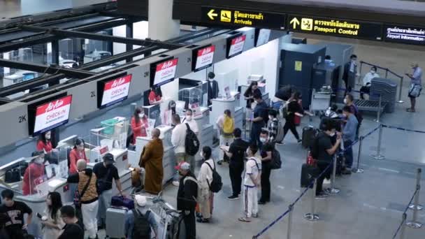 December 2022 Donmuang Airport Bangkok Thailand Crowded People Passenger Lines — Stock Video