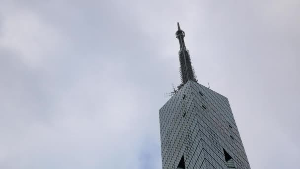 Kilátás Irodai Modern Skyrise Magas Épület Ellen Kék Felhőkarcoló Pénzügyi — Stock videók
