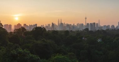 Kuala lumpur şehir merkezinin zaman çizelgesi şehir merkezi bölge bölgesi birçok gökdelen binası yüksek modern stil kuleleri güzel günbatımı gündoğumu aydınlatma gökyüzü, KL manzarası
