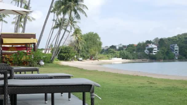 Beach Sunbed Lounge Chairs Beach Sea Sand Sky Landscape Clear — Vídeo de Stock