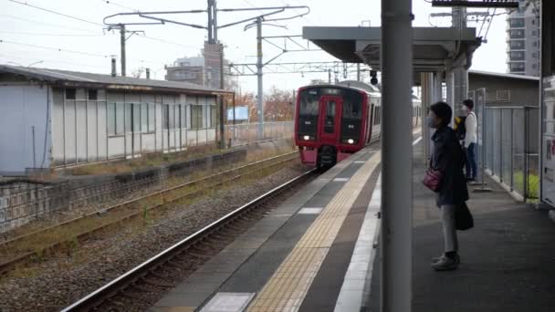November 20222 Fukuoka Japan Passagier Wacht Het Perron Japans Station — Stockvideo