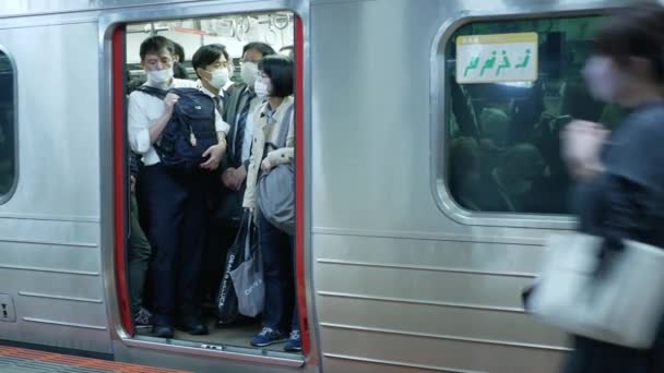 November 20222 Fukuoka Japan Doors Subway Train Commuter Closing Train — 图库视频影像