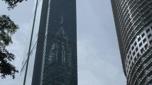 Low Angle View Upto Highrise Financial Skyscraper Tall Modern Glasses — 图库视频影像