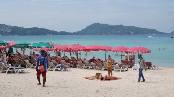 Janeiro 2023 Phuket Thailand Many Lotado Pessoas Tirar Férias Relaxar — Vídeo de Stock
