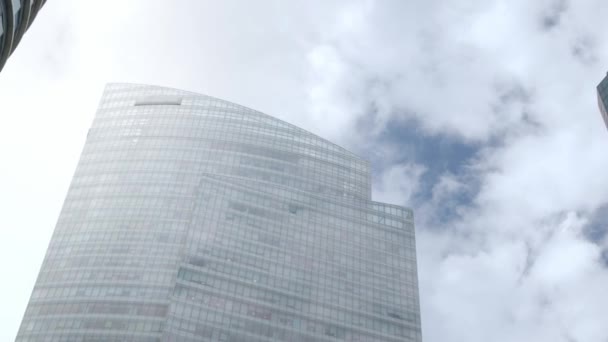 Σύγχρονα Γραφεία Ουρανοξύστη Υψηλής Ανόδου Οικονομικά Κτίρια Στην Επιχειρηματική Περιοχή — Αρχείο Βίντεο