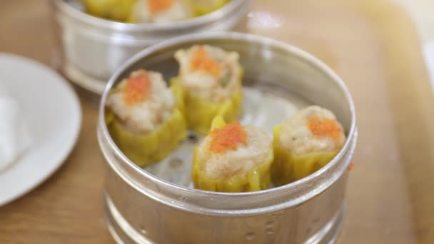 Nahaufnahme Chinesischer Dimsum Knödel Korb Chinesischen Restaurant Zum Frühstück Traditionelles — Stockvideo