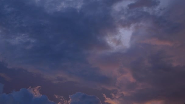 4K戏剧性的天空 云彩的日落 云彩的日落 红色紫色云彩的背景 深红色紫色的日落 云彩的日落 戏剧性的日落 — 图库视频影像