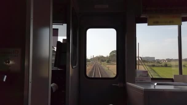 高速列車移動中の軌道道路の眺め 地方を通る軌道の長さ 公共列車輸送 — ストック動画