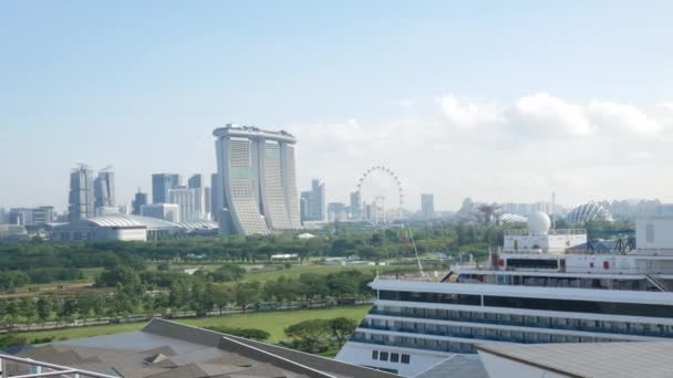 2009年4月27 23日新加坡 暑假期间 许多地标性建筑旅游胜地的观光天际线 乘游轮从港湾游轮码头俯瞰新加坡风景 — 图库视频影像