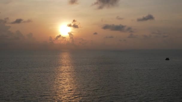 Zonsopkomst Rustige Oceaan Open Zee Luchtzicht Dawn Horizon Oceaan Tropische — Stockvideo
