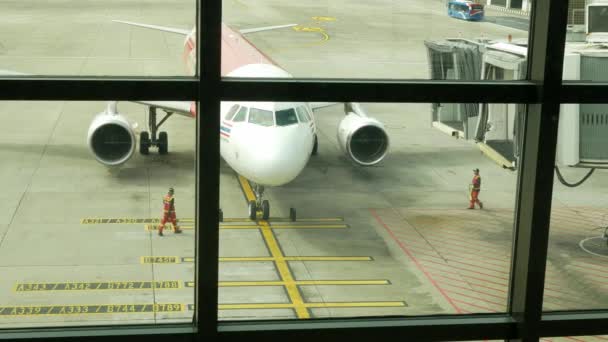 2022 Bangkok Thailand Самолет Airbus A320 Авиакомпании Airasia Приземлился Аэропорту — стоковое видео