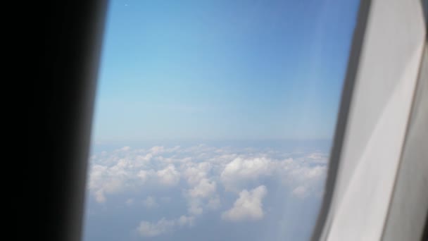 Luchtfoto Door Vliegtuig Raam Met Uitzicht Gezwollen Witte Wolk Met — Stockvideo