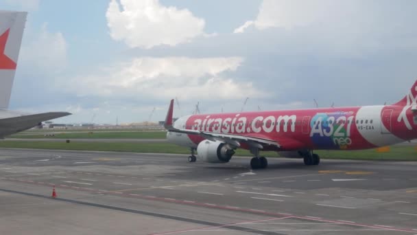 May4 2023 Changi Airport Singapore View Airasia Jet Star A321 — Stock video