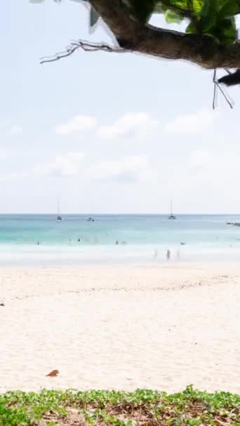 Vertical Timelapse Areia Branca Tropical Praia Lisa Com Mar Calmo — Vídeo de Stock