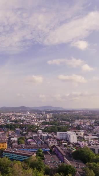 Vertikal Timelapse Antenn Utsikt Över Phuket Stad Stadssiluett Med Många — Stockvideo