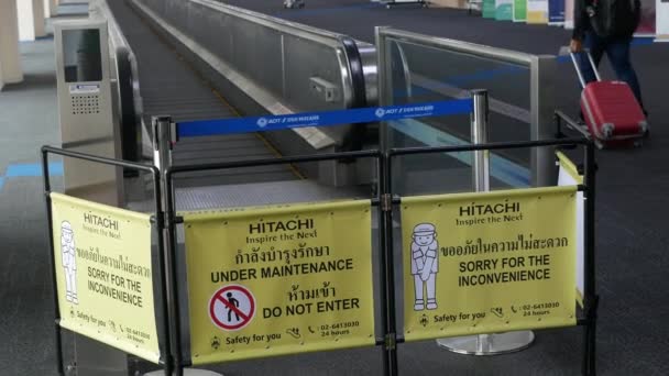 2023 Don Muang Airport Bangkok Thajsko Eskalátor Chodník Uvnitř Odletového — Stock video