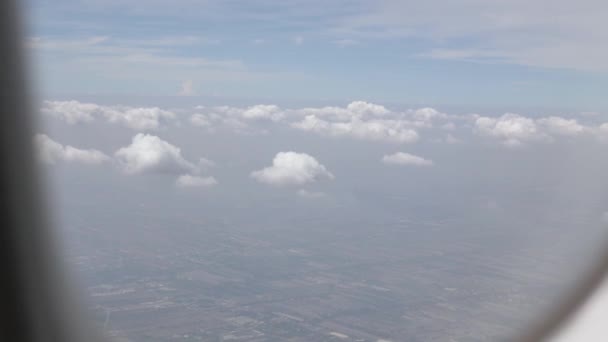 Vista Através Janela Plana Com Espessa Nuvem Acima Belo Oceano — Vídeo de Stock
