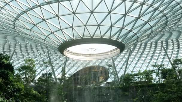 Kwietnia 2023 Singapore Changi Airport Widok Kryty Wodospad Wiru Jewel — Wideo stockowe
