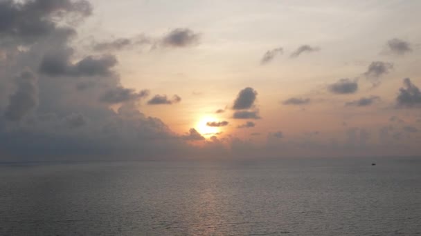 Napkelte Felett Nyugodt Óceán Nyílt Tenger Légi Kilátással Hajnal Horizont — Stock videók