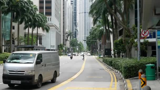 Вид Улицу Движение Автомобилей Асфальтированной Улице Центре Сингапура Вид Улицу — стоковое видео