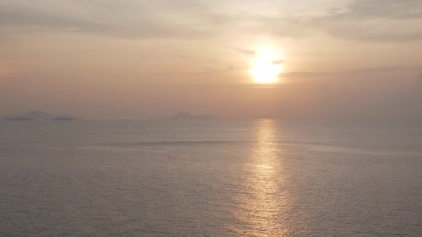 Landschap Natuurlijk Uitzicht Open Internationale Zee Tijdens Zonsopgang Zee Bij — Stockvideo