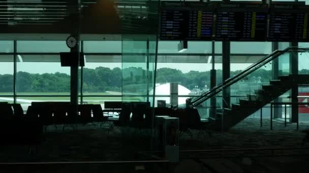 2023 Singapur Changi International Airport Silhouette Ver Dentro Zona Terminal — Vídeos de Stock