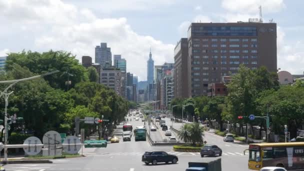 Taipei Taiwan Street View Intersection Pedestrian Cars Traffic Transportation Surrounding — стоковое видео