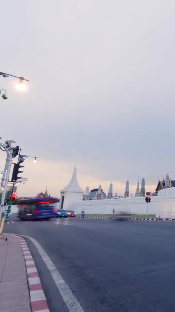 Timelapse Verticale Vista Strada Grande Palazzo Reale Bangkok Con Molti — Video Stock