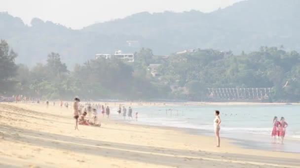 April6 2023 Phuket Thailand Timelapse Videó Zsúfolt Emberek Pihentető Napozás — Stock videók